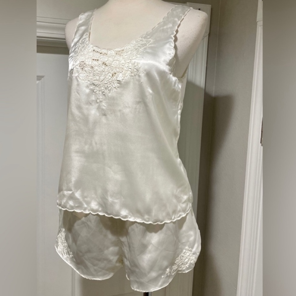 Ivory Cream Hand Embroidered 100% Silk Camisole Pajama Top & Shorts Set Sz M